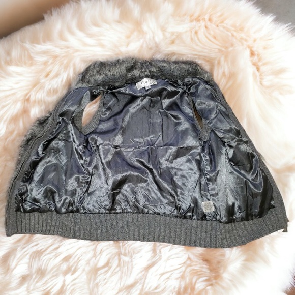 Dress Barn Women’s Faux Fur Cable Knit Sweater Vest | Size Small - Picture 6 of 6